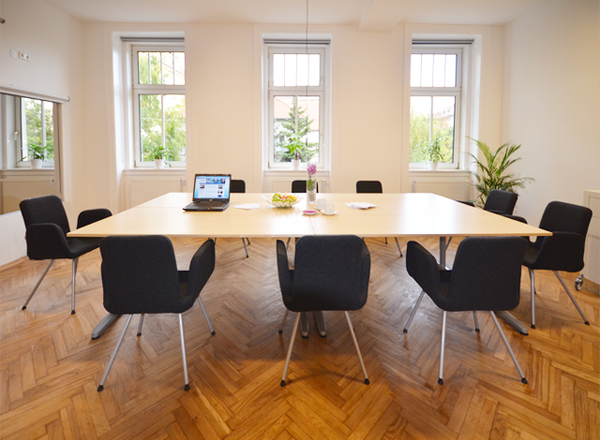 Moderne Besprechungsräume in Marktforschungsinstitut