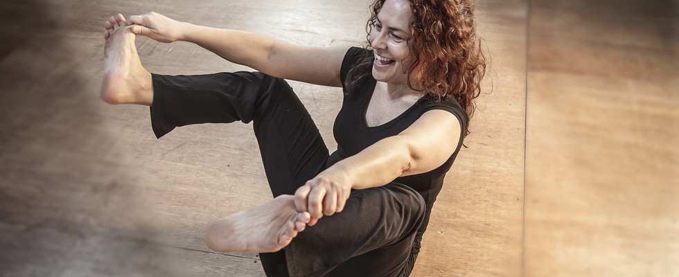 Feldenkrais-Gruppenstunde online - alle sind willkommen: Genieße ohne Vorkenntnisse und ohne auf den Bildschirm zu schauen