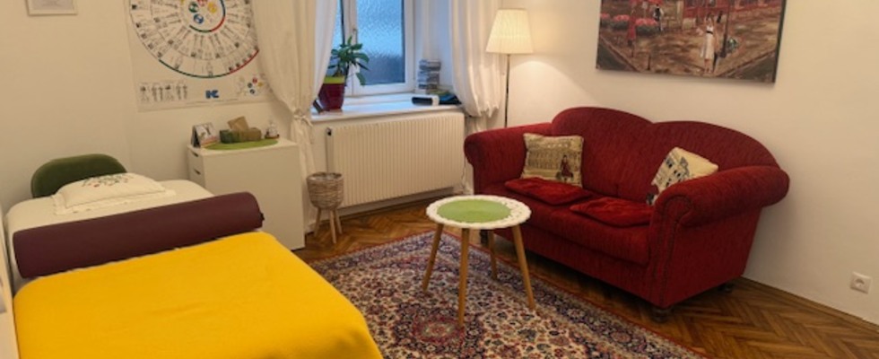 Vermiete zur Mitbenutzung ruhigen, gemütlichen Praxisraum - stunden- oder tageweise, gerne auch wochenends