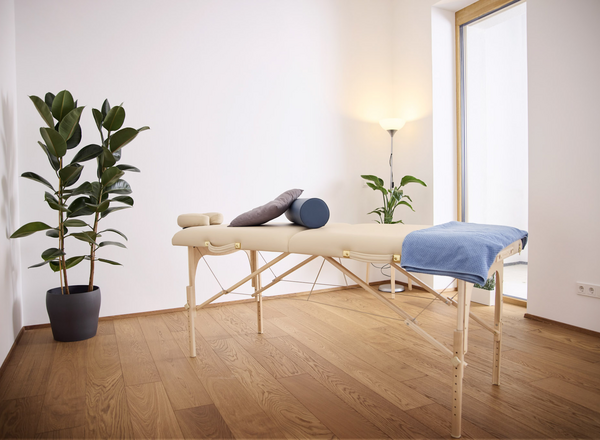 Heller Praxis- & Coachingraum in ruhigem Pilatesstudio in Klosterneuburg