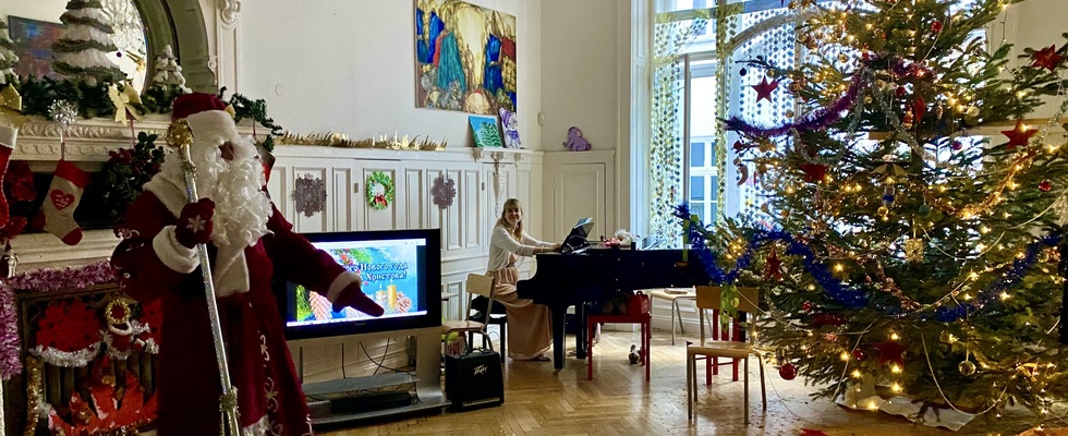 Schöner Saal im Weihnachtsglanz zu vermieten