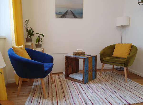 Gemütlicher Praxisraum in Gemeinschaftspraxis frei