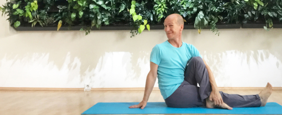 sanftes Hatha-Yoga, entspannt in den Abend… Herbst-Trimester-Kurs