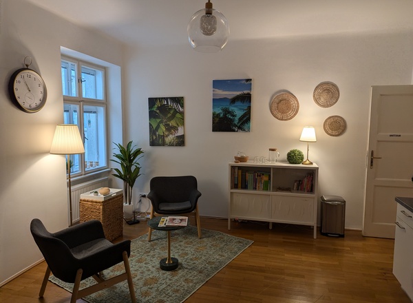 2 Räume zum vermieten (halb-, ganztags)