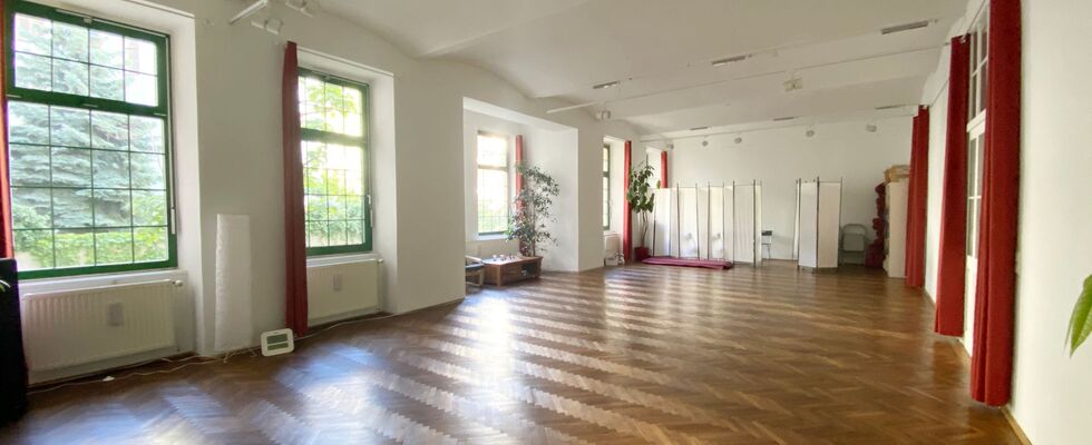 82m2 Raum von Montag bis Donnerstag für wöchentliche Kurse  am Nachmittag zu vermieten.