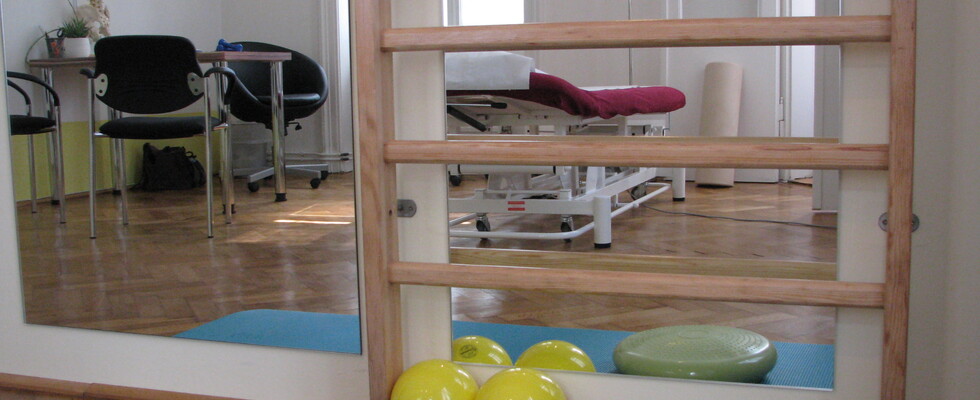 Biete Praxisraum stundenweise halbtags, ganztags in Gemeinschaftspraxis