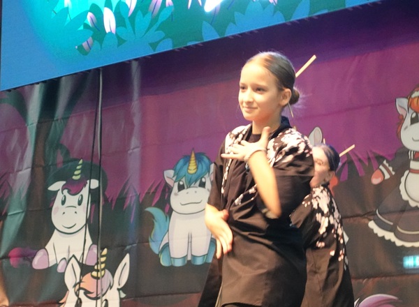 K-Pop Studioshowing
