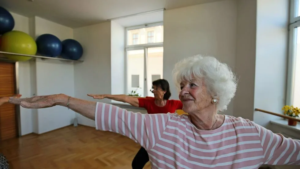 YOGA FÜR SENIOREN 60+ – Foto 1