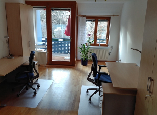 Vermiete 2 Arbeitsplätze in Gemeinschaftsbüro - ab August 2026