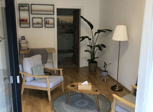 Freie Räume von Montag bis Samstag Moderne Praxisräume am Hauptbahnhof Wien – mit Zugang zum Garten und zur Terrasse!