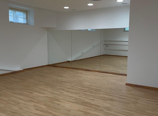 Vermietung von zwei ausgestatatteten Sporträumen für Trainer von Yoga, Pilates, Sporttanzen