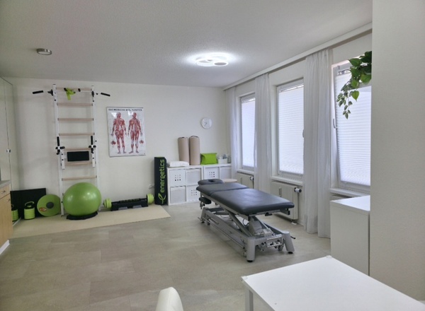 Praxisraum im Zentrum Kaisermühlens zur Untermiete