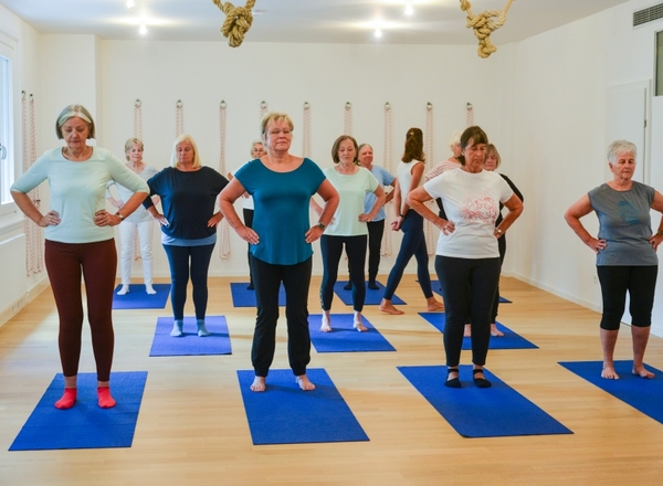 SENIORENYOGA STUNDE (Montag, 11:00 - 12:00 Uhr)