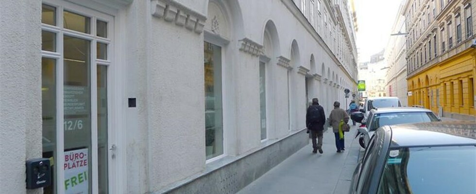 Wir vermieten 2 Plätze in unserem Shared Office gleich hinter Museumsquartier!
