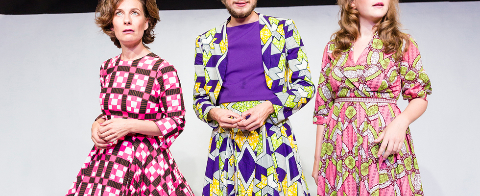 Arme Gerechtigkeit, liegst im Bett und hast kein Kleid!