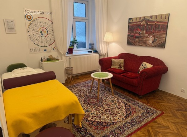 Vermiete zur Mitbenutzung ruhigen, gemütlichen Praxisraum - stunden- oder tageweise, gerne auch wochenends