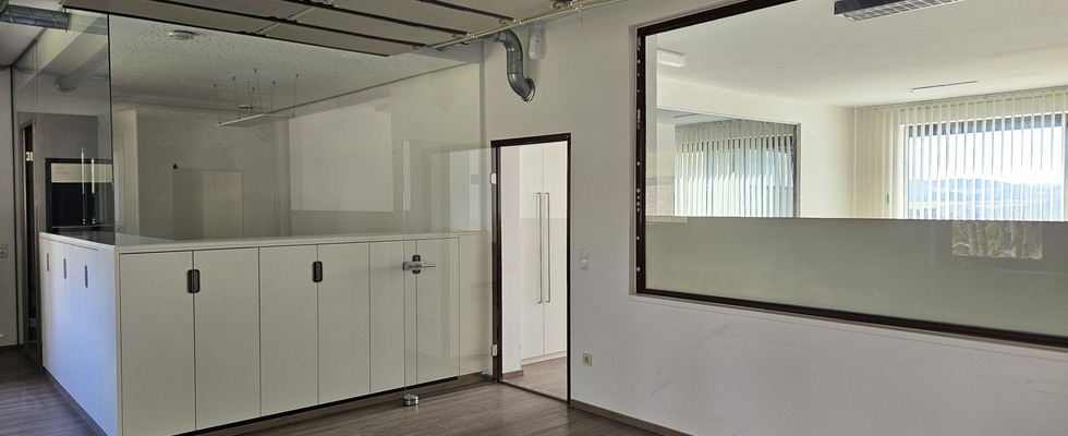 Büro/Lager/Werkstatt/Parkfläche