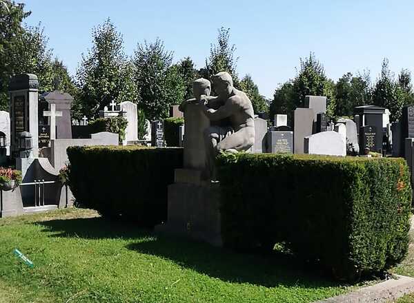 Von abenteuerliche Grabsteinen zu Energieplätzen am Zentralfriedhof Wien