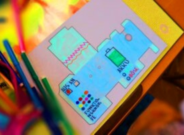 L.U.R.I.-7, der leuchtende Papierroboter [Grätzel:Kids]