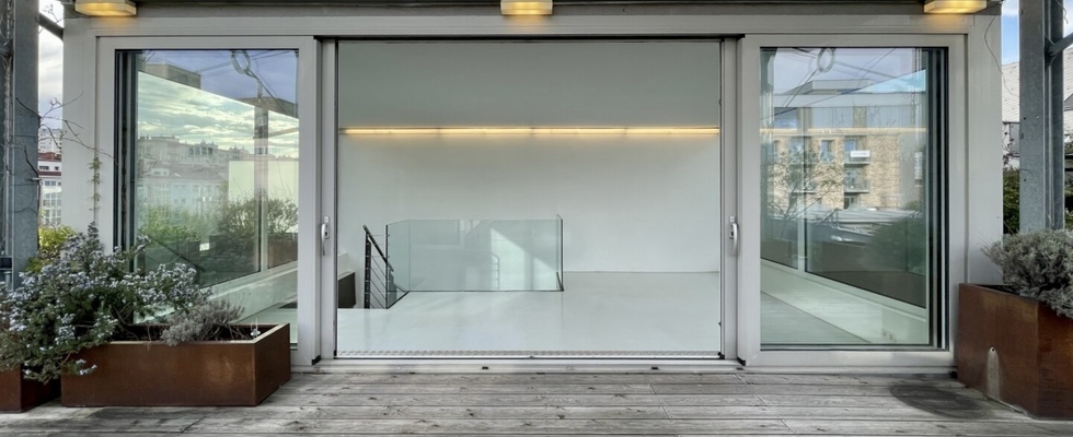 Arbeitsplatz in Shared Studio/ Büro/ Atelier - mit Fotostudio
