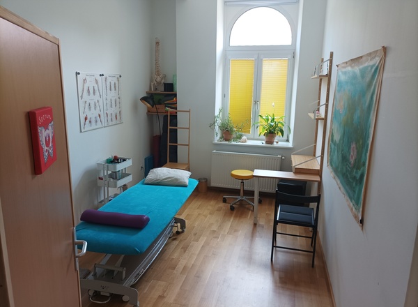 Vermiete ruhigen Therapie-Raum im Erdgeschoß, Altbau, Praxis Sonnenhand