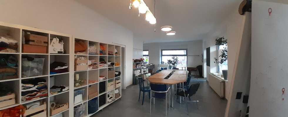 Großer L-förmiger Workshop-Raum 80 m² plus Nebenräume