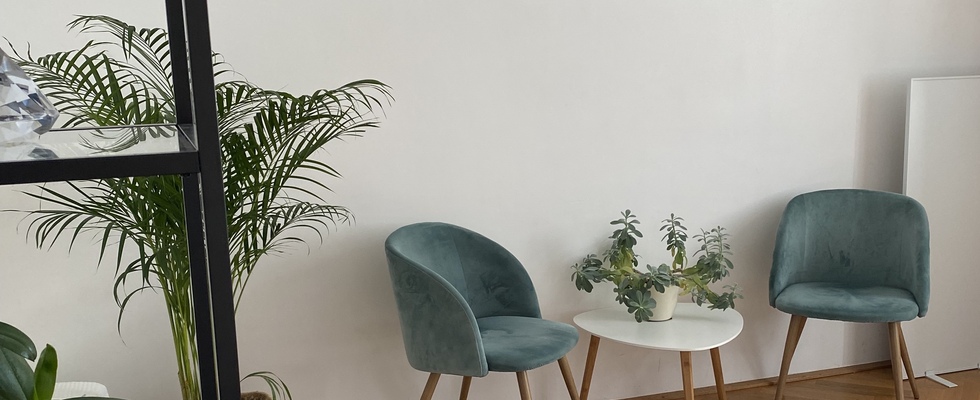 Vermiete großen lichtdurchfluteten Raum direkt bei U3