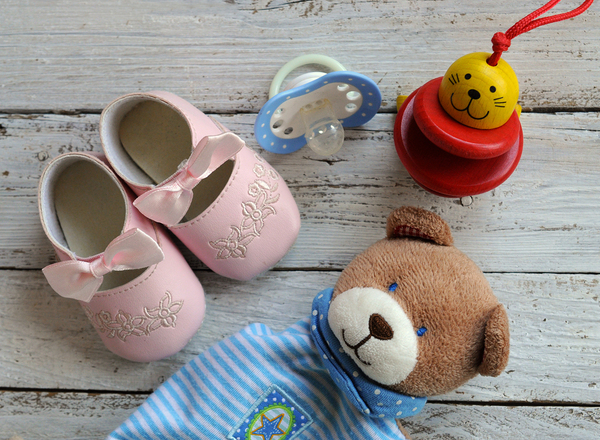 Kinderkleidung und Spielsachen - Flohmarkt