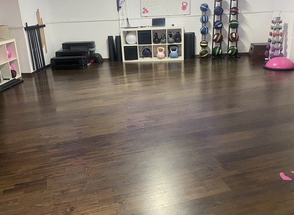 biete Raum für z.B. Kurse Joga oder Tanzgruppen