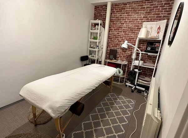 Kleiner gemütlicher Raum für Massage oder Büro