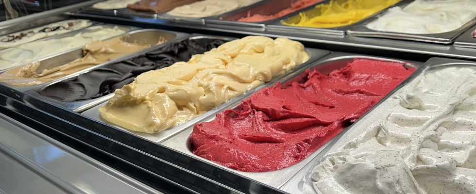 Partner und Partnerinnen für diverse Veranstaltungen in kleinem Eissalon gesucht