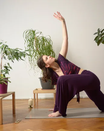 femmejeanne  | Womb Yoga | Zykluswissen | Reinkarnationstherapie – Foto 2