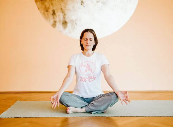 Abendyoga mit Hormonyogaelementen