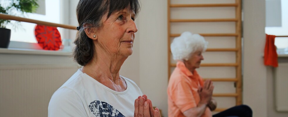 SENIORENYOGA STUNDE (Mittwoch, 10:30 - 11:30 Uhr)