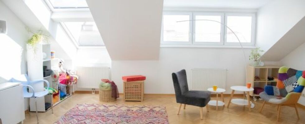 Vermiete zur Mitbenutzung eingerichteten Therapieraum mit angeschlossenem Büro  