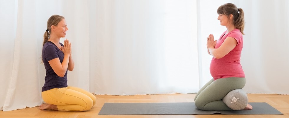Schwangerschaftsyoga für alle Trimester | Kleingruppe