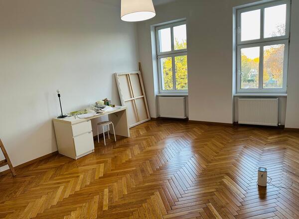 Ruhiger Arbeitsplatz in privater Wohnung – in grüner, zentraler Lage