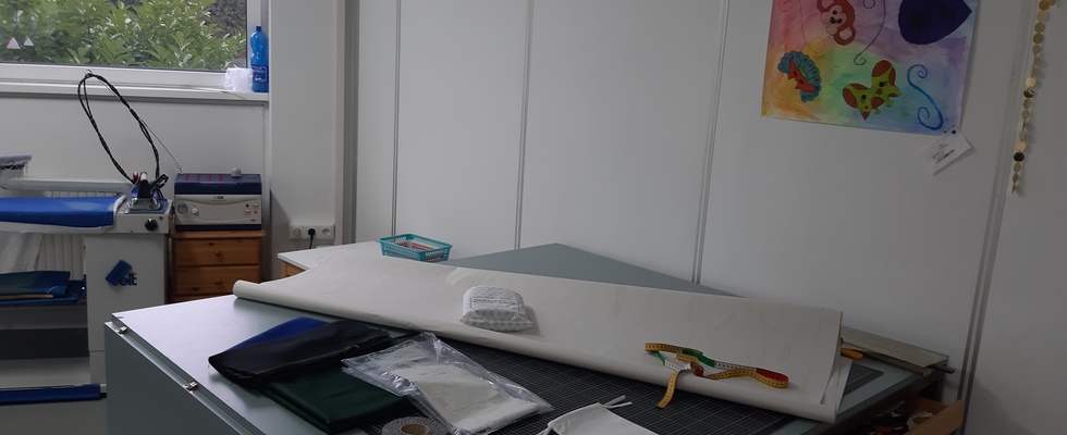gut ausgestattetes  Schneideratelier zur Mitbenutzung
