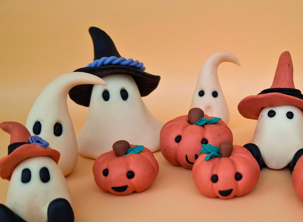 Desk Buddies Workshop - Halloween Edition in Vienna (English) 31 October