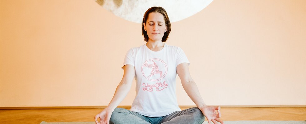Abendyoga mit Hormonyogaelementen