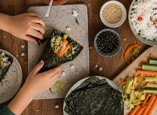  Gemeinsam gesund kochen: Temaki-Sushi selber rollen für Kinder und Jugendliche