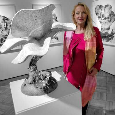 Liebevolle Hundesitterin & Lektorin für Deutsch & Französisch & Künstler:innen Agebtin