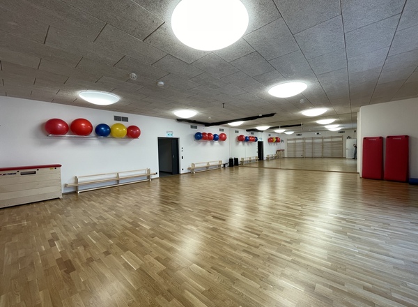 Vermietung Bewegungsraum 115 m2