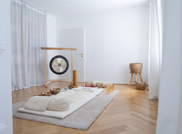 Praxisraum z. B. für Entspannungstrainer:innen, Masseur:innen, Yogalehrer:innen