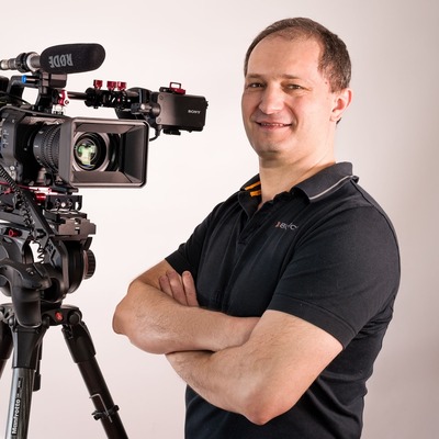 Biete Content Creator mit umfangreicher Ausrüstung gegen Raum und Studio Mitbenutzung