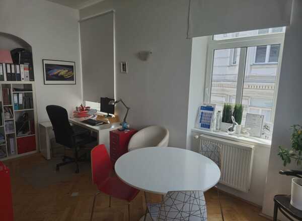 Untervermietung eines hellen Arbeitsraumes (13m2) Mitbenutzung aller Nebenräume