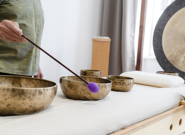 Klangliege & Klangschalen - Deine Reise zu innerer Harmonie