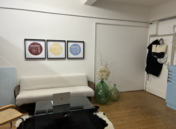 Mögliche Mitnutzung eines großen Raumes mit Toilette und Waschbecken