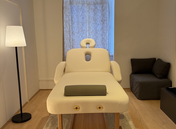 Moderner Massageraum im Trainers Gym