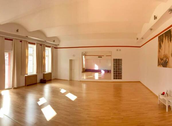 Vermiete 100m2 hellen Bewegungsraum in Gösting